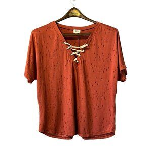 Daytrip BKE Buckle Boutique Shirt Size Small Distressed Short Sleeve Boho Preppy